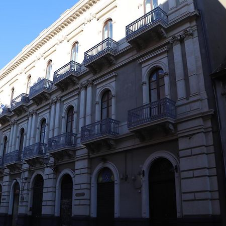Domus Iole Appartamento Nel Centro Storico คาตาเนีย ภายนอก รูปภาพ