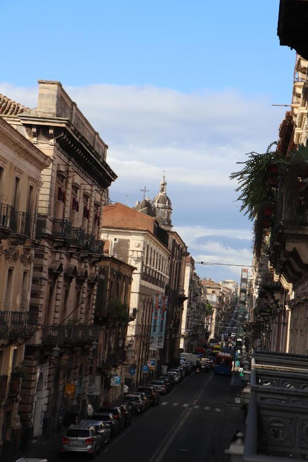 Domus Iole Appartamento Nel Centro Storico คาตาเนีย ภายนอก รูปภาพ