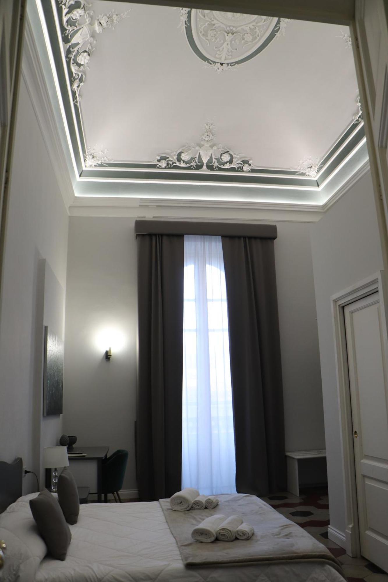 Domus Iole Appartamento Nel Centro Storico คาตาเนีย ภายนอก รูปภาพ