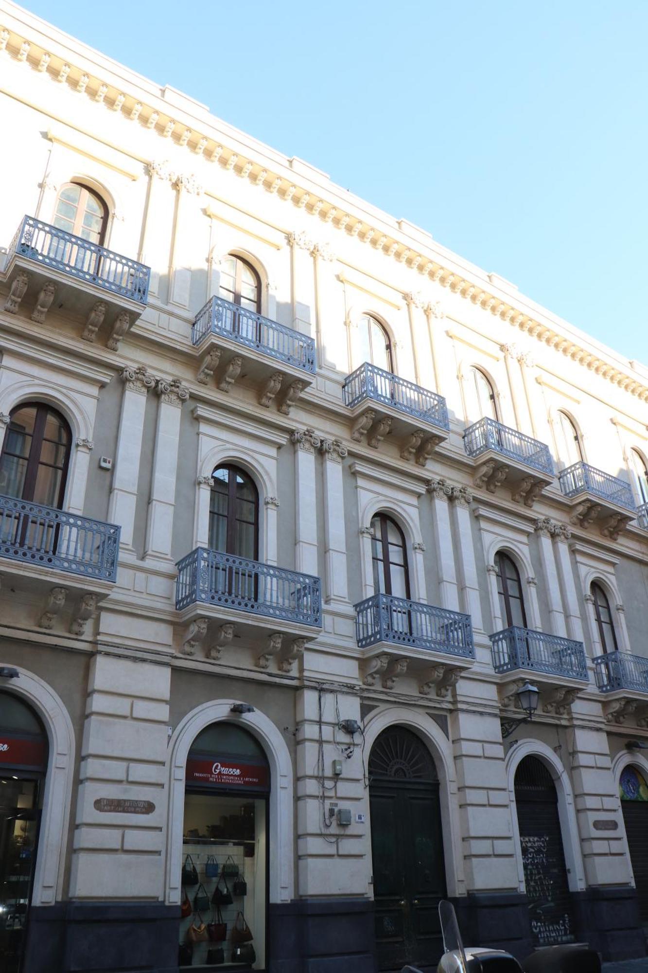 Domus Iole Appartamento Nel Centro Storico คาตาเนีย ภายนอก รูปภาพ